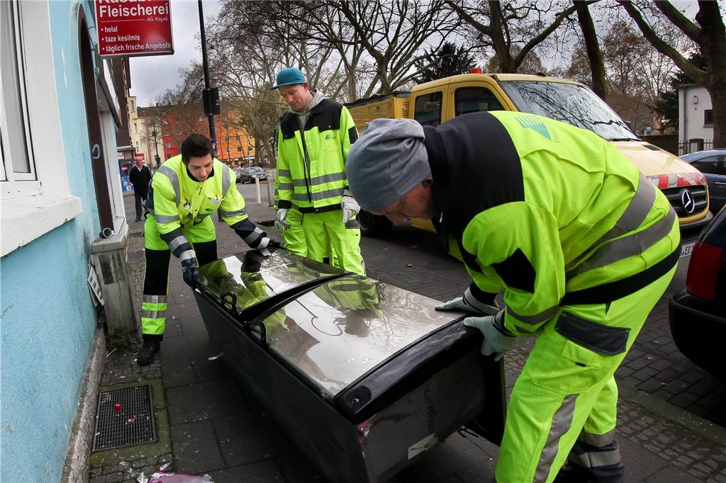 Nordstadt: Es ist dreckig und doch fühlen sich Menschen dort wohl Mehrmals täglich sind die Sperrmüll-Trupps der Entsorgung Dortmund GmbH in der Nordstadt unterwegs.
