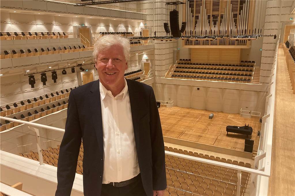 Erst umstritten, dann gefeiert: Wie das Konzerthaus in die Brückstraße kam "Mein zweites Wohnzimmer": Architekt Ralf Schulte-Ladbeck genießt den von ihm mit entworfenen Saal auch oft als Konzertbesucher.