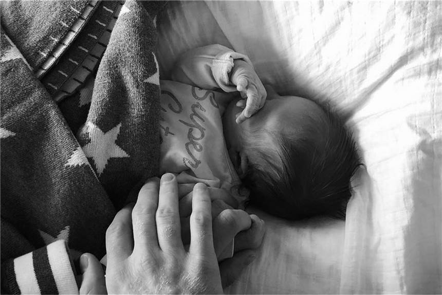 BVB-Kapitän Marco Reus und Freundin Scarlett Gartmann im Baby-Glück „Meine kleine Prinzessin“ - mit diesen Worten veröffentlichte Marco Reus dieses Foto am Sonntagabend auf Instagram.