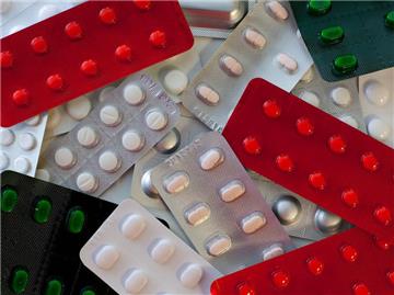 Meist sind es laut einer Erhebung nicht mehrere Ärzte, die Medikamente mit Wechselwirkungen an einem Patienten verschreiben - sondern die Rezepte stammen von ein und demselben Arzt. Patrick Pleul