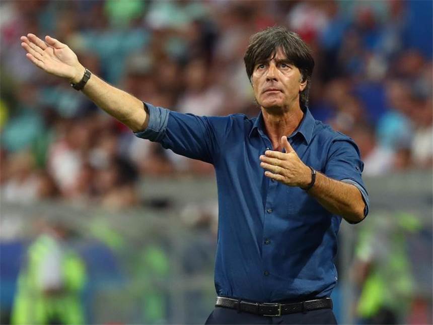 Videos, Stoppelfeld und Meister Jogi Meister Jogi weist den Weg. Die Skepsis gegenüber der ungewöhnlichen Personalpolitik des Bundestrainers ist längst in Bewunderung umgeschlagen. Foto: Christian Charisius