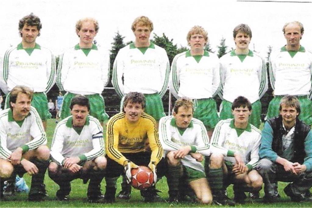 Seit 40 Jahren als Trainer auf den Plätzen: Tore, Punkte und ein paar verrückte Wetten „Meistermacher“ Bernd Meyer im Trikot von Union Wessum.