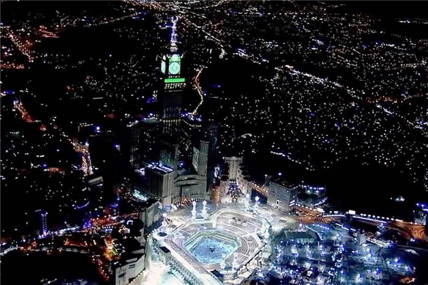 Mekka 1979 Mekka bei Nacht: Die Stadt im Westen Saudi-Arabiens ist mit dem Heiligtum der Kaaba der zentrale Wallfahrtsort des Islams. Foto: ARTE France/K2-Outremerfilm