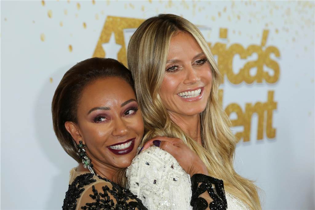 Alexander Lopez tanzt Zumba mit Mel B Model und Moderatorin Heidi Klum (r) und die britische Sängerin Mel B (Melanie Brown) kommen anlässlich der 13. Staffel der Serie «America's Got Talent» über den Roten Teppich.