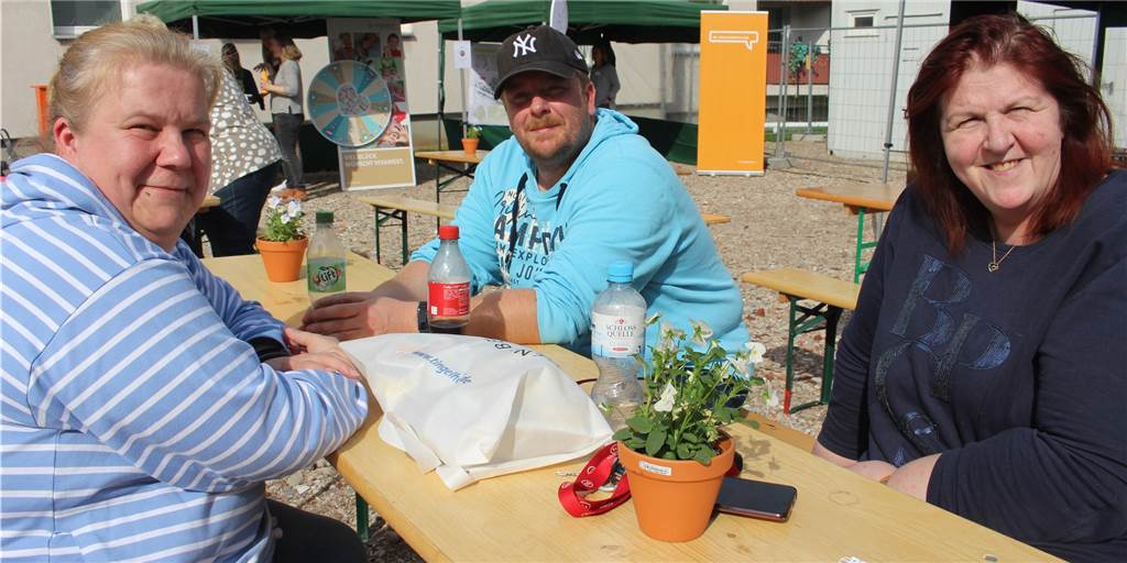 Dortmunder Modellquartier: Nicht nur Harmonie beim Mieterfest Melanie Seinsche, Björn Dröllner und Michaela Meisemer (v.l.) diskutierten beim Mieterfest über das Quartiers-Projekt „Bergmannsgrün“.