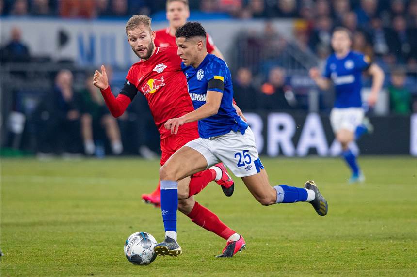 Schalke will den Negativtrend stoppen Meldete sich am Donnerstag zurück im Mannschaftstraining: Amine Harit (r.).