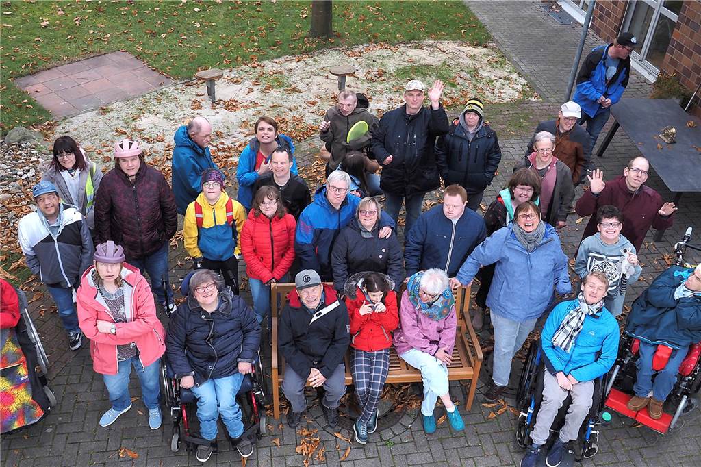 Menschen mit Assistenzbedarf leben gemeinsam im Ernst-Lossa.Haus. "Wohlfühlen, Leben, Mensch sein. Unser Ziel ist die Teilhabe am gesellschaftlichen Leben in den Bereichen Wohnen, Alltag und Freizeit."