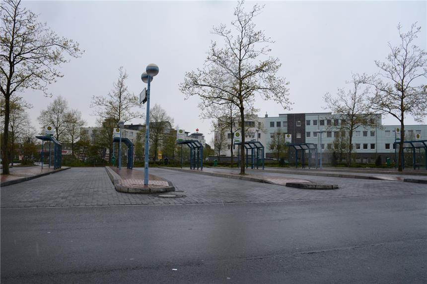 Halbe Klasse fehlte zur Mathestunde Menschenleer präsentierte sich der Busbahnhof am Europaplatz am Dienstag, dem Streiktag der in der Gewerkschaft Verdi organisierten Beschäftigten im Öffentlichen Dienst.