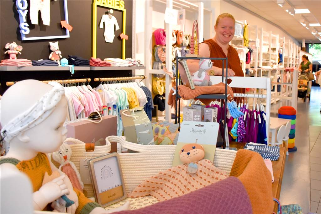 Mietzuschuss: Drei Geschäfte haben sich mit Förderung in Ahaus etabliert Mercedes Gericks vom Kindermodegeschäft Hänsel & Gretel freut sich, dass ihr Betrieb in Ahaus gut Fuß gefasst hat. Ohne das Förderprogramm hätte sie mit ihrer Mutter und ihrer Schwester den Schritt nach Ahaus und in ein deutlich größeres Ladenlokal nicht gewagt.