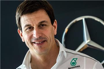 Mercedes-Motorsportchef Toto Wolff rechnet in der Saison 2018 um einen Dreikampf um die Formel-1-Krone. Foto: Jens Büttner