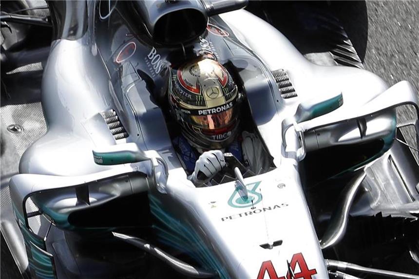 Mercedes zeigt neuen Wagen wie Ferrari am 22. Februar Mercedes-Pilot Lewis Hamilton freut sich schon auf seinen neuen Rennwagen. Foto: Luca Bruno