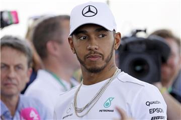 Mercedes-Pilot Lewis Hamilton fuhr im ersten Training die Bestzeit. Foto: Tony Gutierrez