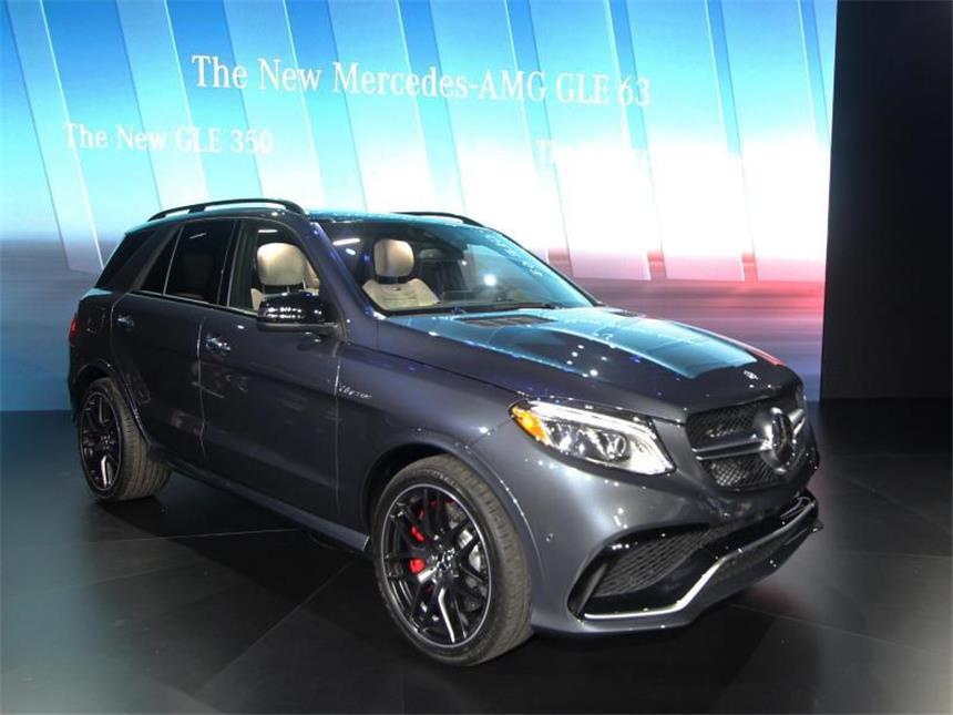 Think big - Luxus und Leistung bei der New York Motorshow Mercedes zeigt in New York die komplett überarbeitete M-Klasse. Sie geht nun unter dem Namen GLE in den Handel. Hier zu sehen ist die AMG-Version des Großstadtgeländewagen. Foto: Thomas Geiger