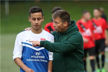 Merklindes Trainer Ulf Schwemin (rechts), hier mit Yüksel Turan, wird auch in der kommenden Saison den SuS coachen.