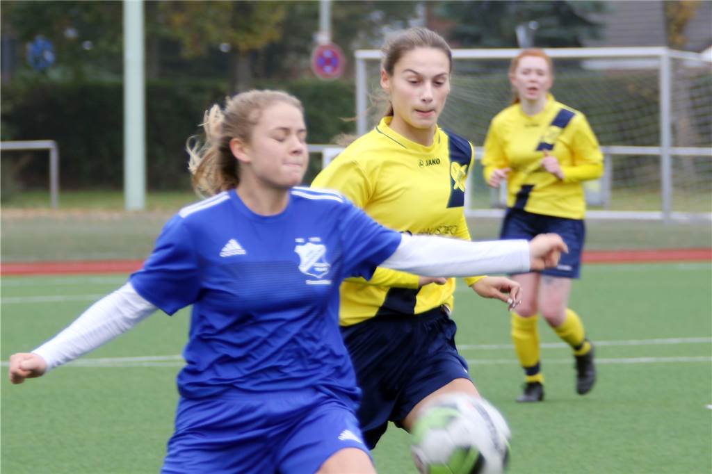 Merle Urban und die Damen des SV Herbern haben noch ein bisschen Puffer.