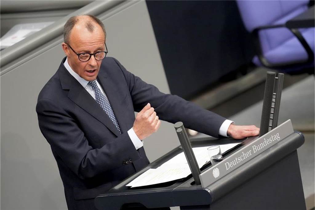 Debatte um Finanzpläne von Union und SPD: AfD beantragt Absage der Sitzung Merz geht auf die Grünen zu - doch die lassen sich vorerst nicht von ihrer Ablehnung abbringen.