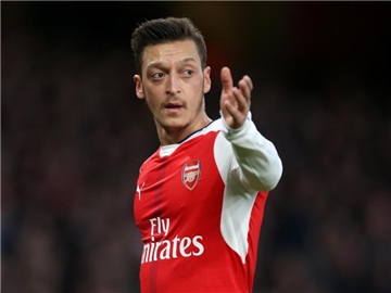 Mesut Özil will mit dem FC Arsenal in die Champions League. Foto: Steven Paston