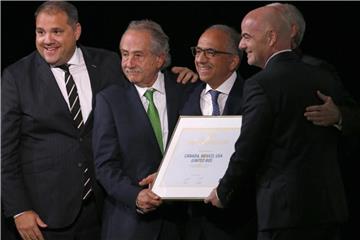 Mexiko, USA und Kanada erhalten den Zuschlag für die Fußball-WM 2026. Foto: Alexander Zemlianichenko/AP