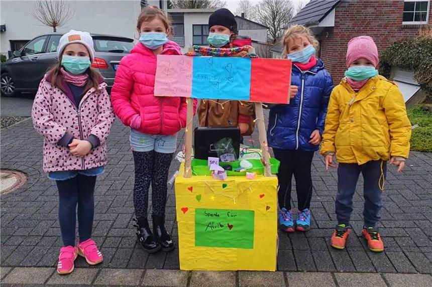 Mia, Anna, Enie, Tea und Piet denken in dieser Zeit vor allem an andere Mia, Anna, Enie, Tea und Piet haben sich etwas Schönes einfallen lassen.
