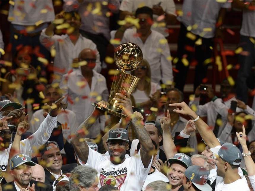LeBron James am Ziel: NBA-Meister mit Miami Miamis Superstar LeBron James kann endlich seinen ersten NBA-Titel feiern. Foto: Rhona Wise