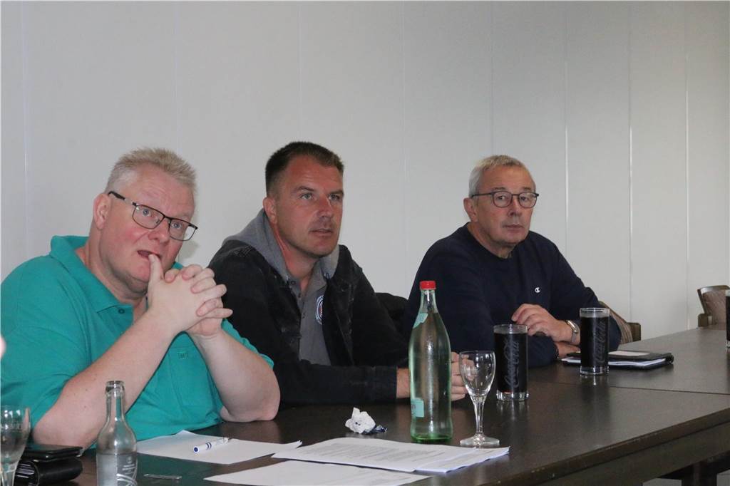 Der Fall TSC Kamen kurz vor dem saisonstart: Der Kreisvorstand hüllt sich in Schweigen Michael Allery, Christian Ritter und Friedhelm Wittwer verfolgten die Entscheidung des Kreissportgerichts.