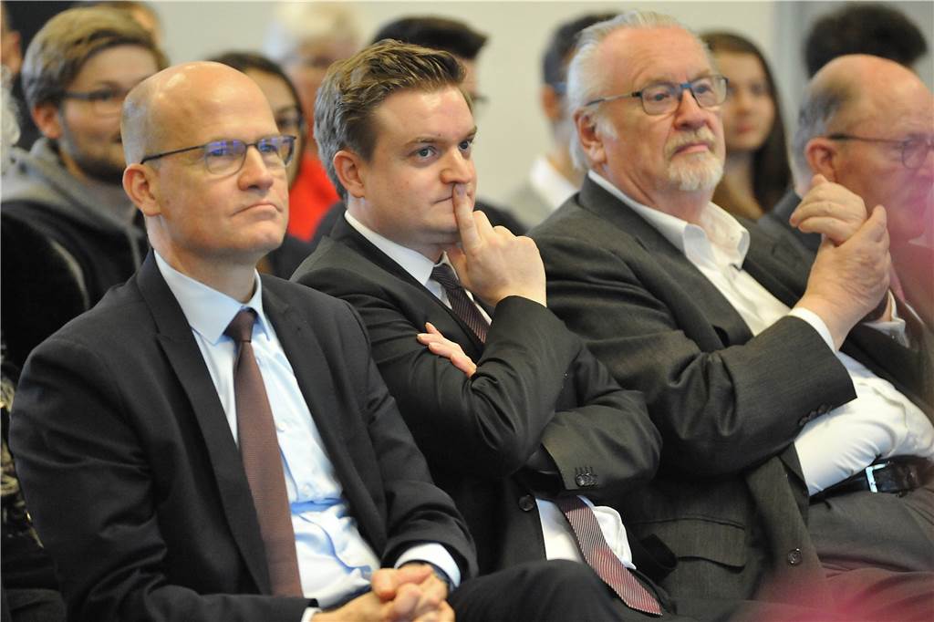 Castrop-Rauxeler Berufs-Politiker schockiert, erleichtert und besorgt Michael Breilmann (M.) mit Bundestags-Kollege Ralph Brinkhaus (l.) und dem Kollegen aus der Kreis-CDU Lothar Hegemann