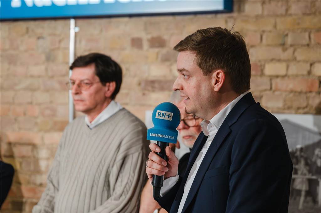 Michael Breilmann (r.) und Andreas Grün (Freie Wähler, l.): Bei der Wahlarena trafen in der Redaktion der Ruhr Nachrichten in Castrop-Rauxel am 6.2.2025 sieben Direktkandidaten zur Bundestagswahl aus dem Wahlkreis 120 Recklinghausen I aufeinander.