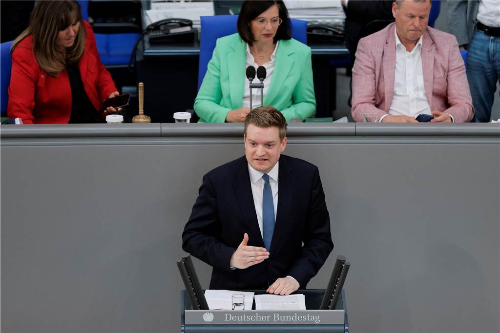 Riesen-Wende in der Endlos-Vision NewPark? CDU reagiert als erste Partei Michael Breilmann spricht im Mai 2023 in Berlin vor dem Plenum des Deutschen Bundestags.