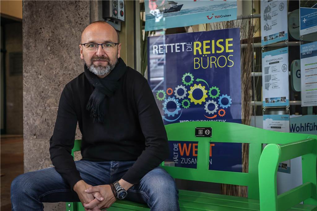 Michael Draeger vom Reisecafé Stoffregen in der Dortmunder City kämpft sich durch die Krise