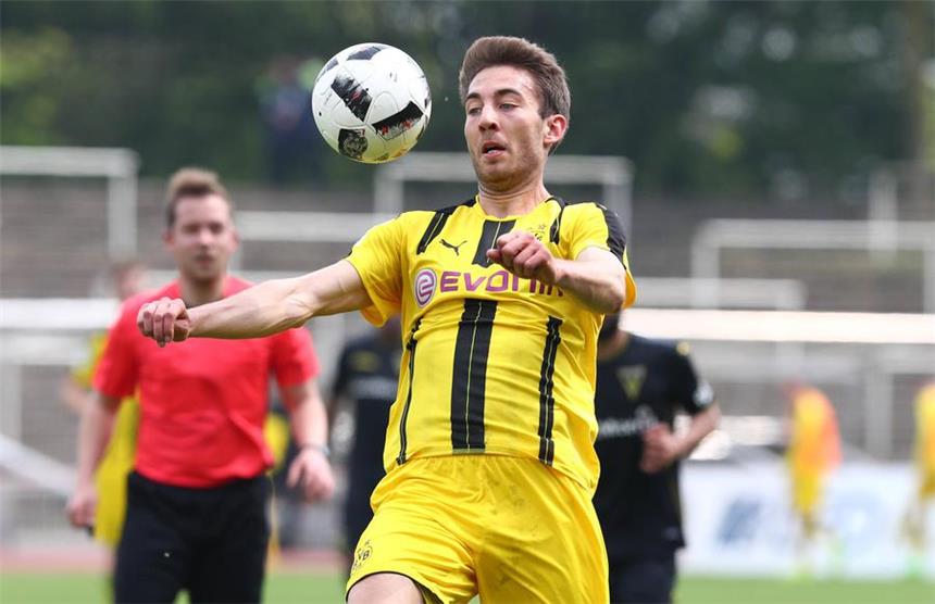 Michael Eberwein sichert dem BVB II Rang zwei Michael Eberwein erzielte gegen Schalke II den entscheidenden Treffer.
