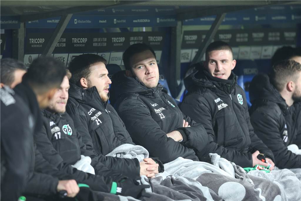 Fußball-Profi Michael Esser ist plötzlich wieder Keeper in der 1. Liga Michael Esser saß zuletzt zumeist auf der Bank, wie hier beim Gastspiel von Hannover 96 in Bochum.
