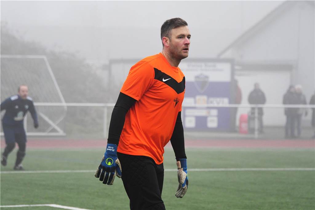 Ehemaligem Waltroper gelingt Kunststück gegen Ex-Profi ohne es zu wissen: Für VfB Habinghorst Michael Esser spielt seit dieser Saison beim VfR Rauxel.