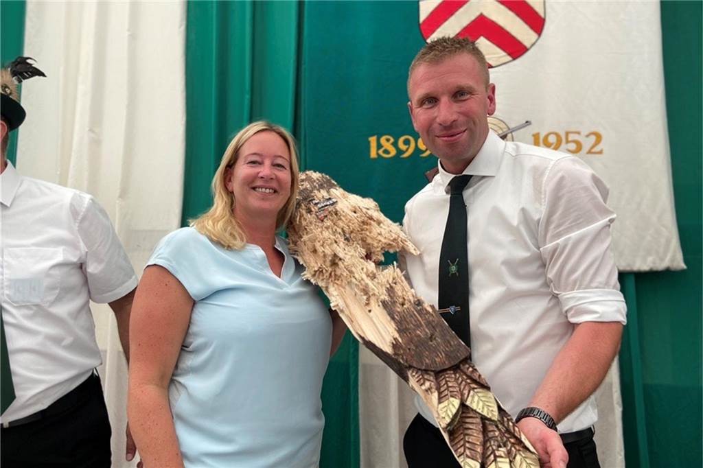 Mit dem 459. Schuss: Michael Grothusmann ist neuer König in Flaesheim Michael Grothusmann und Michaela Echterhoff sind das neue Königspaar.