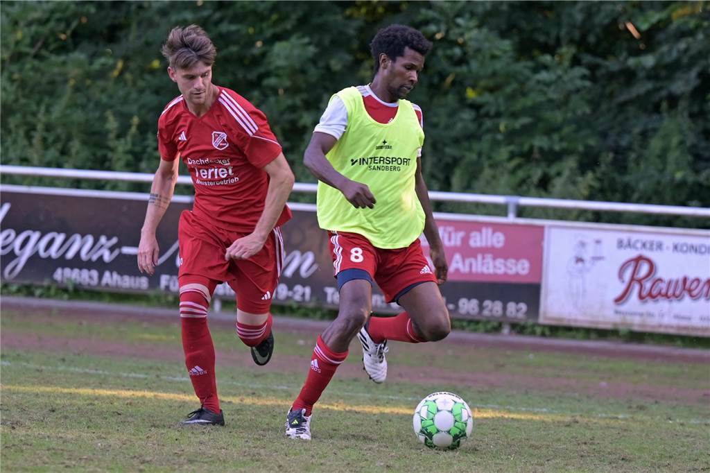 FC Oldenburg bringt Klarheit auf dem Trainerposten: Aktuell Platz zehn in der B-Liga Michael Haeske (l.) bildet weiter mit Sebastian Zukunft das Trainer-Duo beim FC Oldenburg.