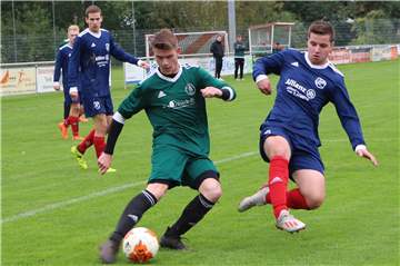 Michael Haeske (l.) ist im ersten Jahr als Trainer des SC Ahle gleich Tabellenführer nach einem Saisondrittel. Mit diesem doch etwas überraschenden Zwischenergebnis geht es ins Derby bei RW Nienborg.