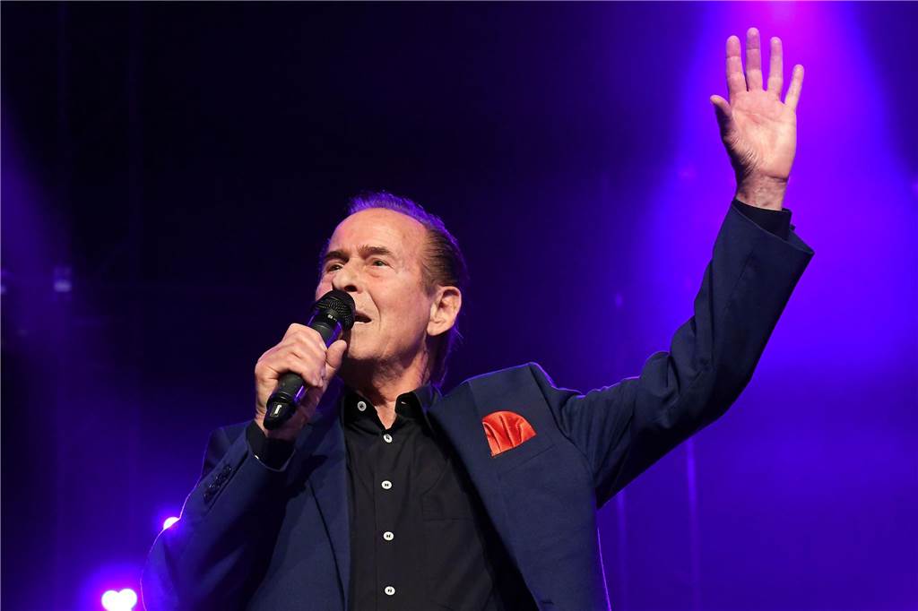 Michael Holm bei der Solidarfonds-Schlagerparty 2023 in der Castrop-Rauxeler Europahalle.