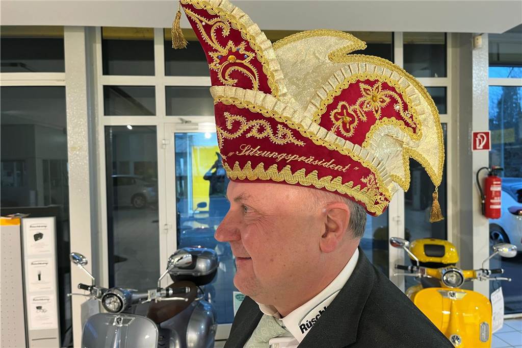 Michael Holtmann (55) leitet seit 1999 die Gala-Sitzungen der IWK. Er ist Karnevalist mit Leib und Seele.