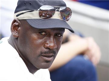 Michael Jordan will zwei Millionen Dollar spenden. Foto: Andrew Gombert