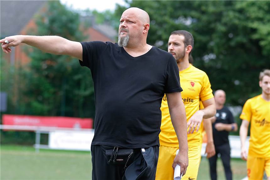 Sharri-Coach nach Brackel-Pleite wütend: „Die letzten drei Wochen waren eine Katastrophe“ Michael Kalwa gewann mit Brackel 61 das Auftaktspiel gegen Sharri.