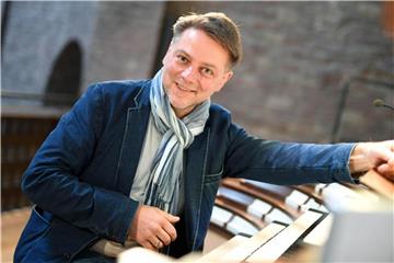 Michael Kaufmann an der Orgel. Foto: Uli Deck
