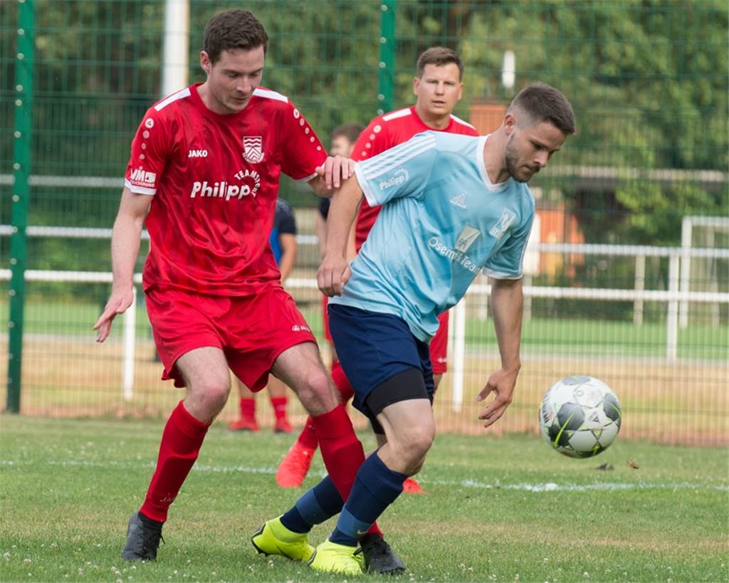 Hullern verpflichtet noch einen „verlorenen Sohn“ als Ersatz für Lukas Kraft Michael Kösters (r.) wird im Sommer vom TuS Sythen II zum SV Hullern wechseln.
