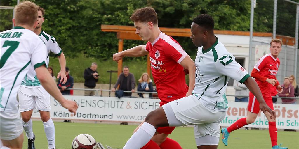 VfR-Coach analysiert Patzer gegen Mühlhausen, SSV widerspricht: „Die haben kläglich vergeben“ Michael Kuhfeld (r.) machte eine starke Partie gegen den SSV Mühlhausen, konnte die zwei VfR-Gegentore aber auch nicht verhindern.
