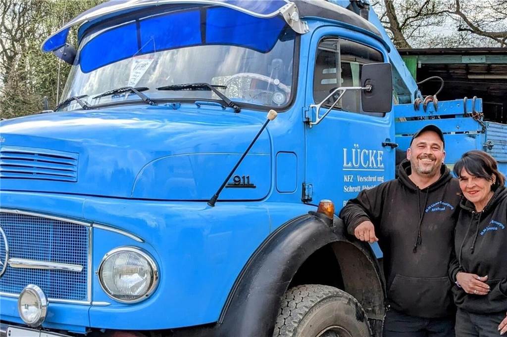 Schrotthändler gestorben: „Papa wird im Geiste weiter durch Dorsten fahren“ Michael Lücke und seine Schwester Manuela