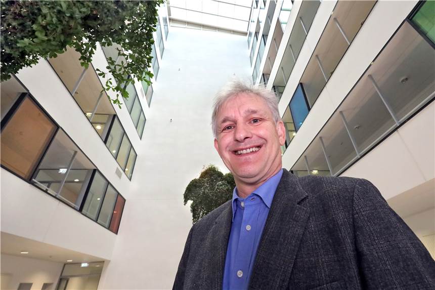 Michael Makiolla: Als Landrat stets den Menschen verpflichtet Michael Makiolla im Atrium des Kreishauses in Unna: 30 Jahre arbeitete er für den Kreis Unna, davon 16 Jahre als Landrat. Mit seinem letzten Arbeitstag an diesem Freitag endet die Ära Makiolla.