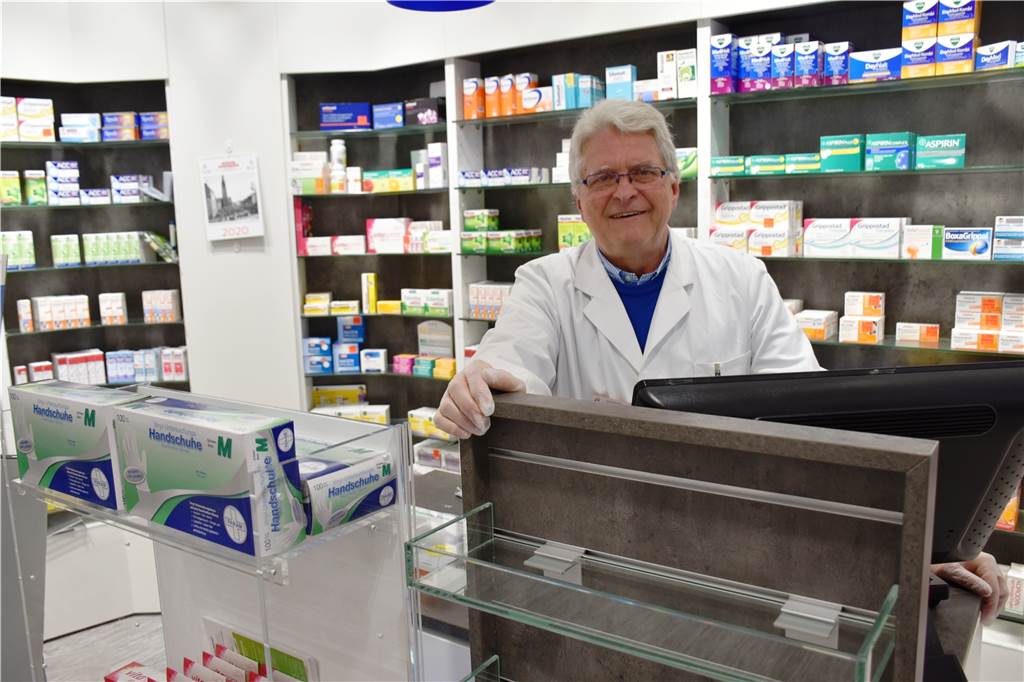 Corona-Impfung in der Apotheke? „Jeden Tag fragen Kunden" Michael Mantell, Inhaber der Stifts-Apotheke in Hörde und Vorsitzender des Dortmunder Apothekervereins