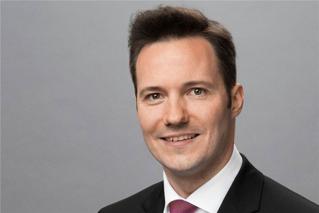 Dortmunder Volksbank fusioniert: Das sind die Folgen für Kunden Michael Martens, Chef der Dortmunder Volksbank, rät den Kunden, Zahlungsvorgänge im Online-Banking unbedingt vor dem Fusionswochenende zu erledigen und sich auch mit ausreichend Bargeld für die Wochenendeinkäufe zu versorgen.