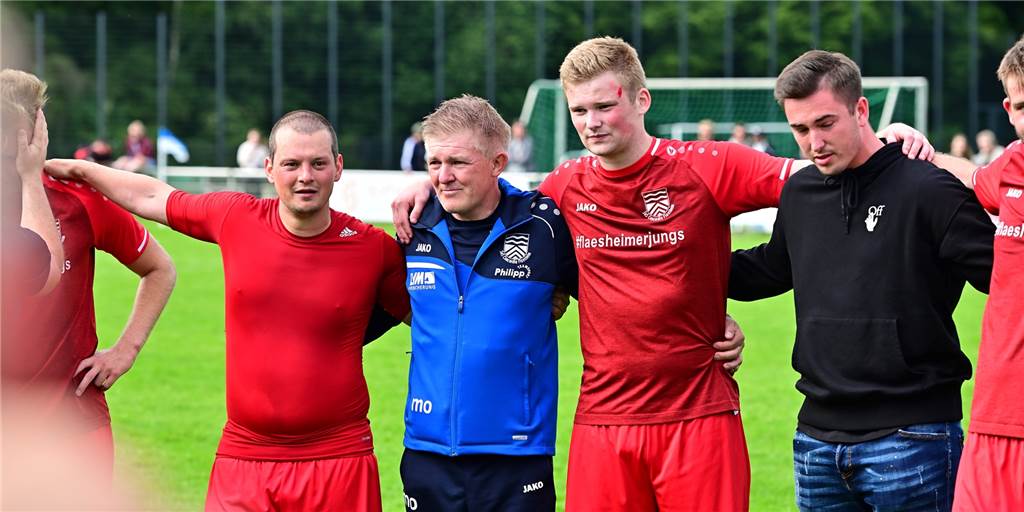Michael Onnebrink über Rücktritt auf Zeit: „Ich werde zurückkommen“ Michael Onnebrink (2.v.l.) feierte im Juni mit Concordia Flaesheim den Aufstieg in die Bezirksliga. Nach vier Spielen dort ist vorerst Schluss für ihn, der Trainer zieht sich für einige Zeit zurück.