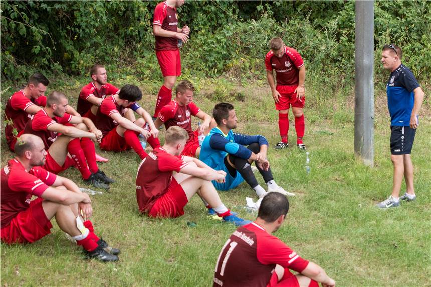 „Ich hab keinen Bock mehr“: Schon wieder fällt Flaesheims Spiel aus Michael Onnebrink (r.) - hier noch während der Vorbereitung auf die Saison - hat am Sonntag schon wieder wegen der Corona-Pandemie spielfrei.