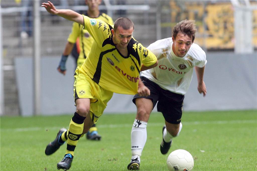 „Ich hätte Lust auf eine Meisterparty“ Michael Oscislawski, hier 2009 gegen Dynamo Dresden, spielte für Borussia Dortmund II.