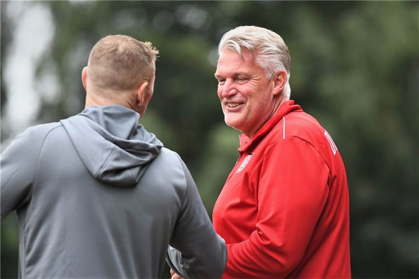 „Sporttalk am Freitag“: Pannenbecker und Grams - Bezirksliga im Fokus Michael Pannenbecker (r.) hat bei Genclikspor keinen leichten Job: Vergangenes Wochenende musste die Partie bei Tabellenführer TSG Dülmen wegen Personalnot abgesagt werden. Der Verein braucht dringend Punkte im Abstiegskampf.